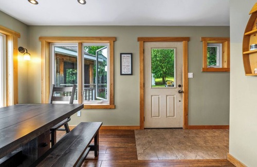 McKellar Cabin | Lakeside Dream Cottage