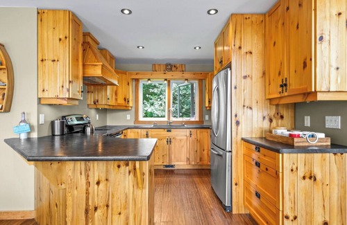 McKellar Cabin | Lakeside Dream Cottage