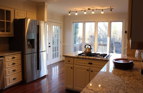Greensboro Cabin | Lakeside Eco-Friendly Cabin Self Check-in
