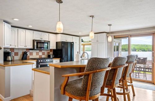 Naples House | Lakeside Escape-Kayak|Fire pit|Game room|Sunroom