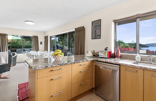 Lake Tarawera Cottage | Lakeside Escape - Lake Tarawera Holiday Home