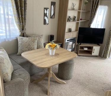 Overstone Resort | Lakeside Escape Modern 2 Bedroom Holiday Home