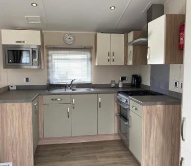 Overstone Resort | Lakeside Escape Modern 2 Bedroom Holiday Home