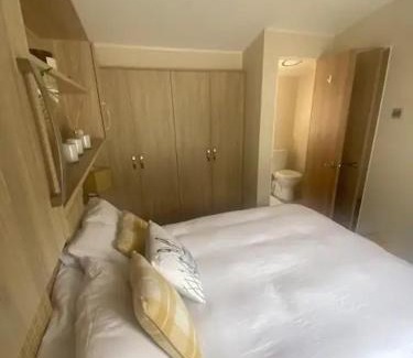 Overstone Resort | Lakeside Escape Modern 2 Bedroom Holiday Home