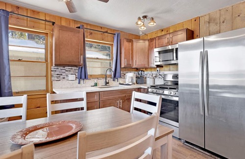 Patton Cabin | Lakeside Family Cabin at Shore Acres Lodge Big Bear