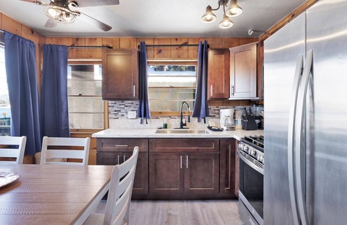 Patton Cabin | Lakeside Family Cabin at Shore Acres Lodge Big Bear