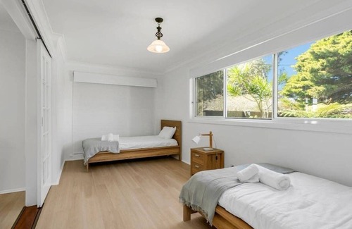 Oak Flats House | Lakeside Family Oasis - Oak Flats