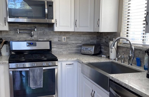 Copperopolis Cabin | Lakeside Family Retreat near Yosemite - Summer swimming and winter snow fun