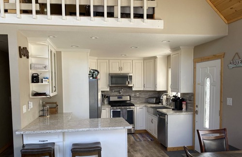 Copperopolis Cabin | Lakeside Family Retreat near Yosemite - Summer swimming and winter snow fun