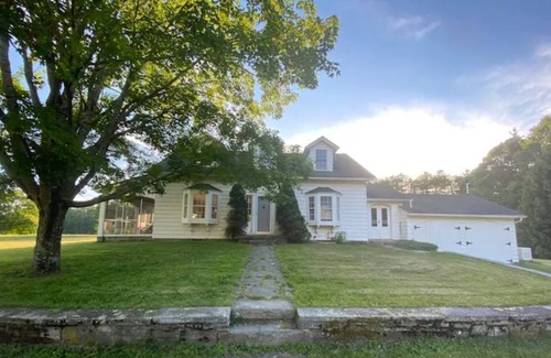Yulan House | Lakeside Farmhouse on 41 Acres
