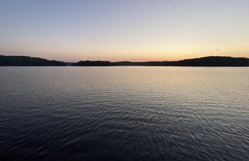 Haliburton Cottage | Lakeside Gem: Family Cottage, 5 mins to Haliburton.