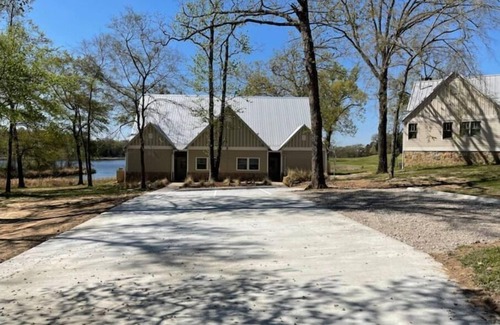 Lindale Condo | Lakeside Getaway #3 near Canton Trade Days