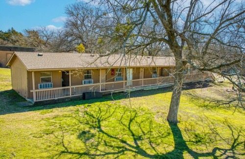 Kingston Apartment | Lakeside Getaway @ Buncombe Creek