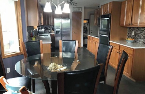 Hartford House | Lakeside Getaway Just West of Sioux Falls