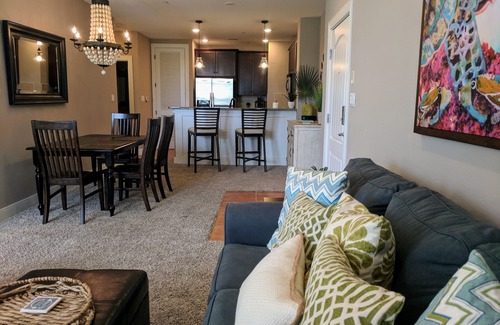 Horseshoe Bay Condo | 🌟Lakeside Getaway Luxury Waters Condo @HSB Resort Near Yacht Club Pool HotTub🌟