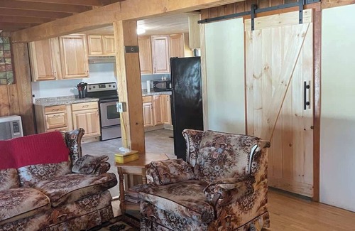 Lincoln Cabin | Lakeside Getaway on Upper Coldstream Pond