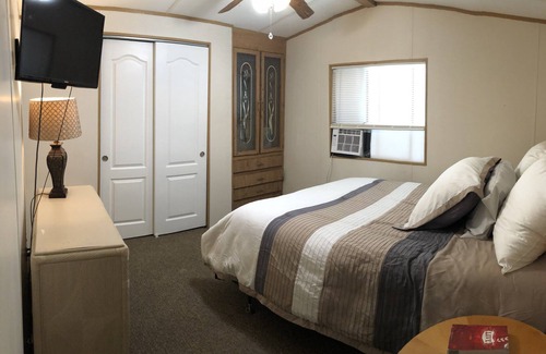 Fruitland Park House | Lakeside Getaway