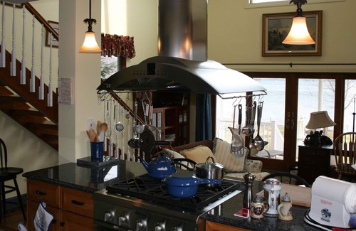 De Ruyter Cottage | Lakeside Guest Cottage w/2 Kayaks Sleeps 4 on a 410' Private Peninsula