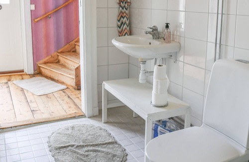 Ramvik Cottage | Lakeside Guesthouse