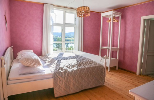 Ramvik Cottage | Lakeside Guesthouse