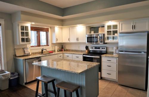 Nisswa Apartment | Lakeside Gull Lake Condo, Playground, Firepit, Boat Rentals