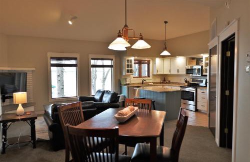 Nisswa Apartment | Lakeside Gull Lake Condo, Playground, Firepit, Boat Rentals