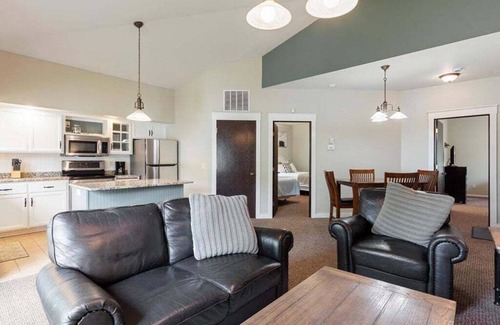Nisswa Resort | Lakeside Gull Lake Condo, Playground, Firepit, Boat Rentals