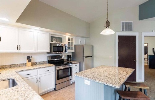 Nisswa Resort | Lakeside Gull Lake Condo, Playground, Firepit, Boat Rentals