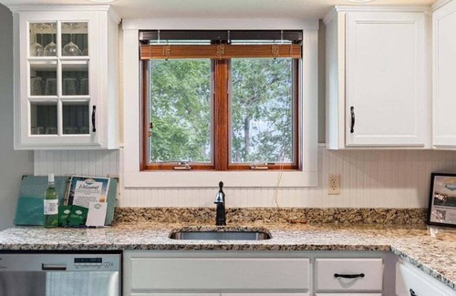 Nisswa Resort | Lakeside Gull Lake Condo, Playground, Firepit, Boat Rentals