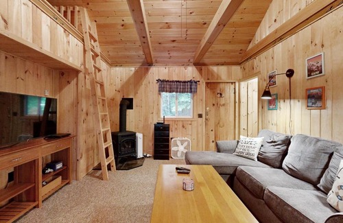 Kents Hill House | Lakeside Haven at Parker Pond