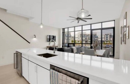 Innisfil Apartment | Lakeside Haven