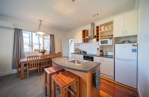 Te Anau House | Lakeside Haven - Te Anau Holiday Home