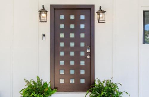 Gainesville House | Lakeside Haven