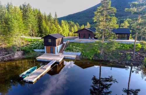 Kviteseid Ski Chalet | Lakeside Haven Vrådal