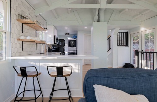 Bowie House | Lakeside Hideaway with amazing views