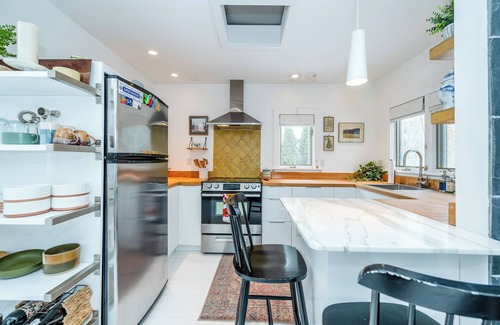 Lakeside House | Lakeside Home Close To Beach & Private Hot Tub! (3 Nt Min!)