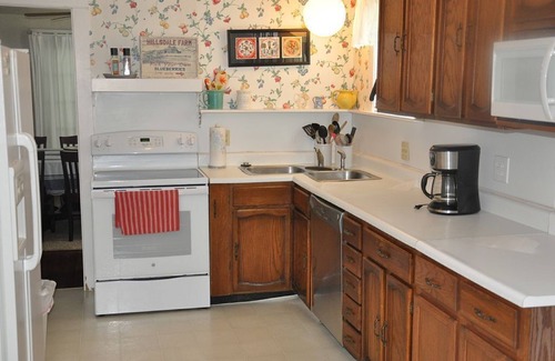 Lakeside House | LAKESIDE HOME CLOSE TO PRIVATE ASSOCIATION BEACH!