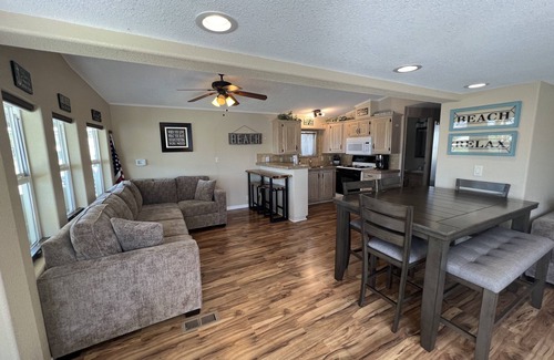 Lake Havasu City House | Lakeside Home with Lake Views just steps from beach