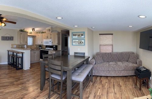 Lake Havasu City House | Lakeside Home with Lake Views just steps from beach