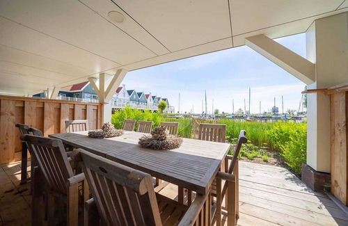 Uitdam House | Lakeside Home w/Balcony