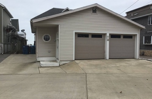 Huron House | Lakeside home with a view of Cedar Point - 4 Bedrooms 2 full Baths