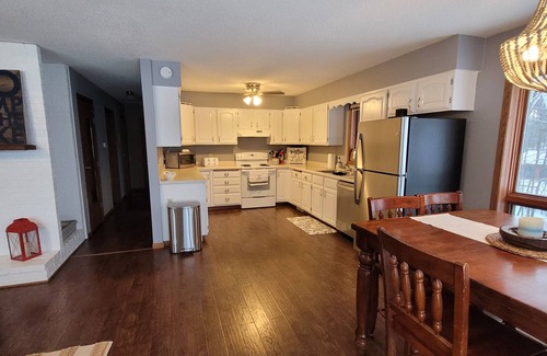 Luck Cabin | Lakeside home with plenty of amenities for all, on river fed Lake!