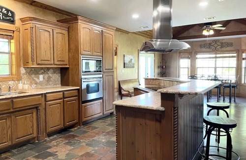Waxahachie House | Lakeside Horseshoe Hideaway Ranch