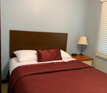 St. Cloud Hotel | Lakeside Inn and Cafe