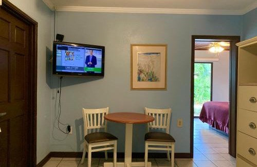 St. Cloud Hotel | Lakeside Inn and Cafe