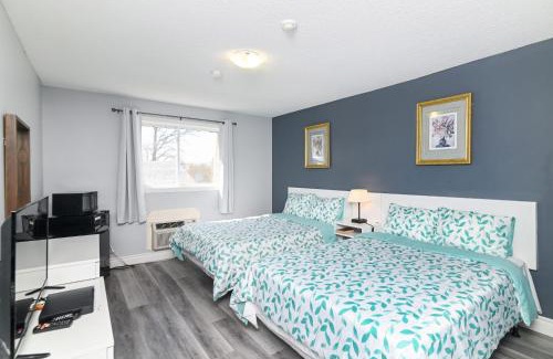Cloyne Hotel | Lakeside Inn
