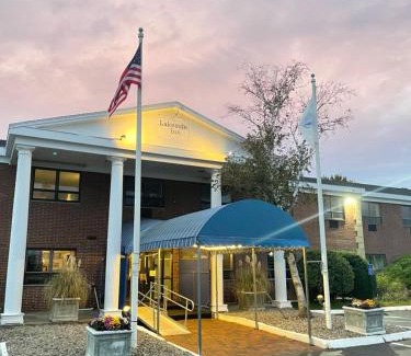 Wakefield Hotel | Lakeside Inn