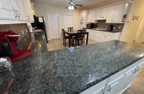 Crockett House | "Lakeside" Kayaks, dock with boat house, huge porch and much more