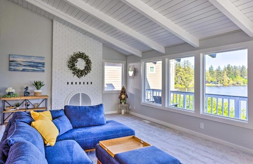 Lacey House | Lakeside Lacey Gem with Sauna and Private Dock