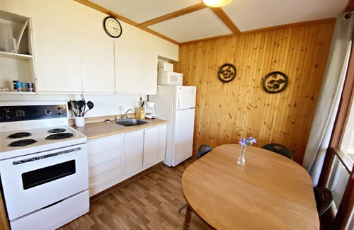 Manitoba Cabin | "Lakeside Landing" Escape to paradise